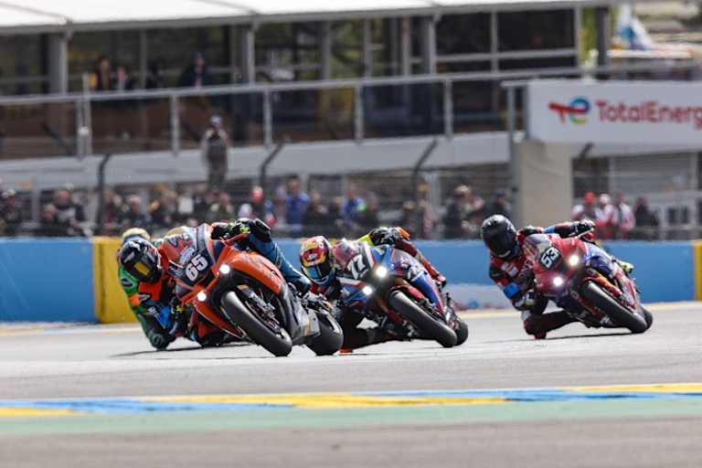 Motobox Kremer Racing hier mit Dominik Vincon