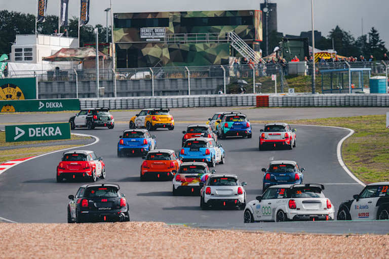 Letztes Jahr debütierte die Rennserie am Nürburgring im Programm von Deutschlands bekanntester Rennserie