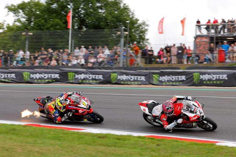 Redding (#4) vor Champion Kyle Ryde (#1)