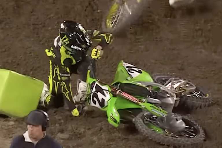Der Crash von Jason Anderson im dritten Finale von Anaheim-2
