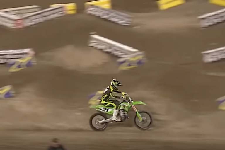 Nach seinem Crash fuhr Anderson neben der Strecke, was zur Bestrafung führte