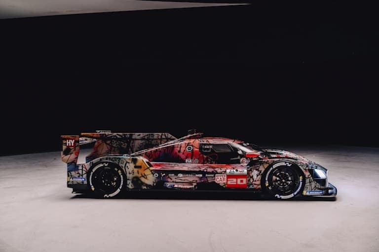 Farbenfroher Einsatz: Das Art Car wird von den BMW-Werksfahrern Robin Frijns, René Rast und Sheldon van der Linde pilotiert