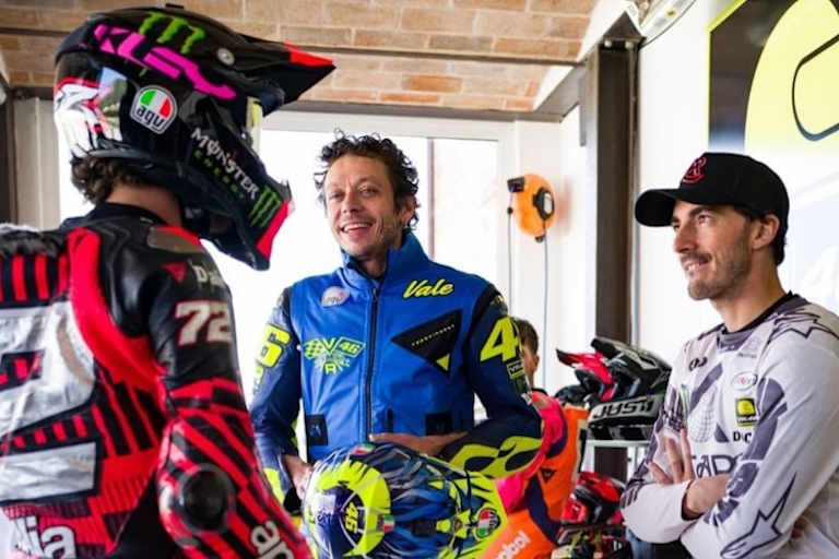 Valentino Rossi in der Akademie mit Pecco Bagnaia und Marco Bezzecchi
