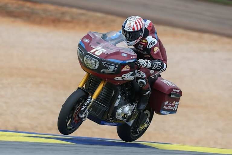 Kommt immer besser mit dem Renn-Bagger von Indian zurecht: Loris Baz