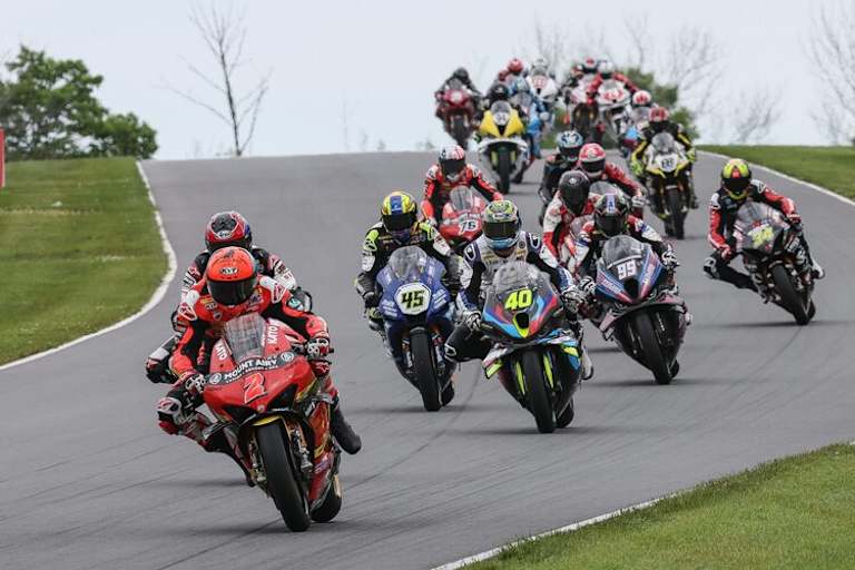 Josh Herrin gewann auf der Ducati Lauf 2