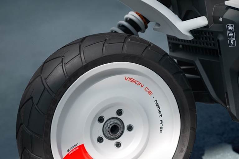 Helmet free: Oben ohne auf zwei Rädern