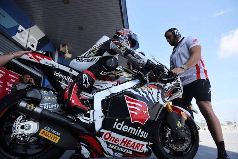 Somkiat Chantra mit seinem Spezial-Design zum Heim-GP