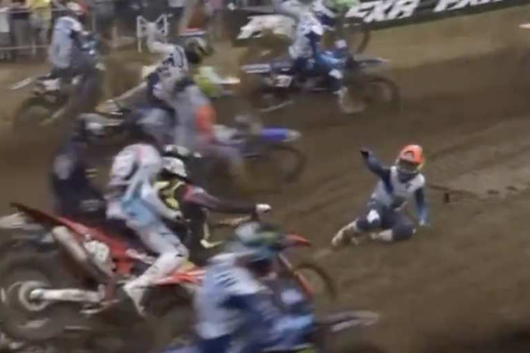 Deegan stürzte in Spring Creek vor dem gesamten Feld