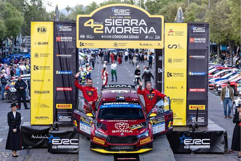 Der Niederländer und sein belgischer Beifahrer Renaud Jamoul feierten einen Achtungserfolg