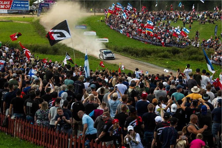 Toyota-Pilot Elfyn Evans hat bei der Rallye-Finnland wieder die WM-Führung übernommen