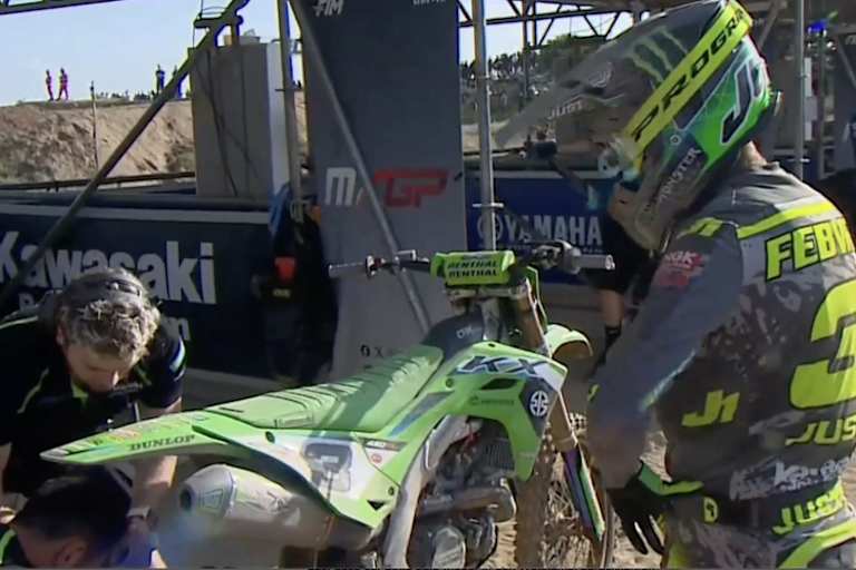 Romain Febvre musste die Box ansteuern