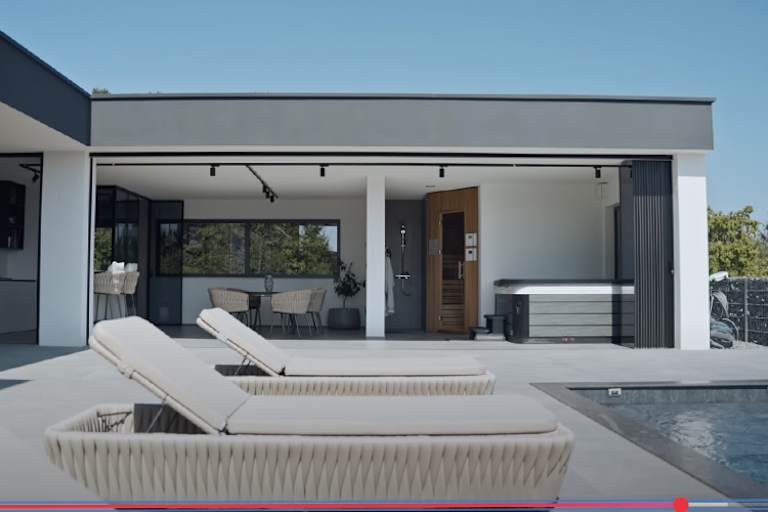 Moderne Architektur mit Pool