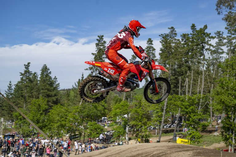 Gajser startete in Lugo mit dem Redplate des WM-Leaders