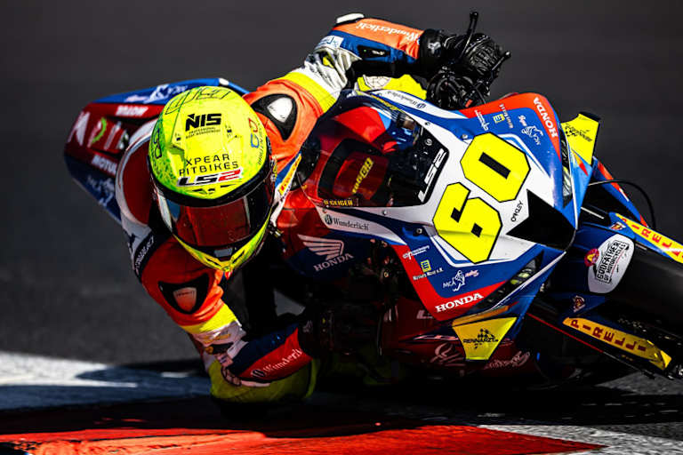 Im ersten Rennen zum Sieg