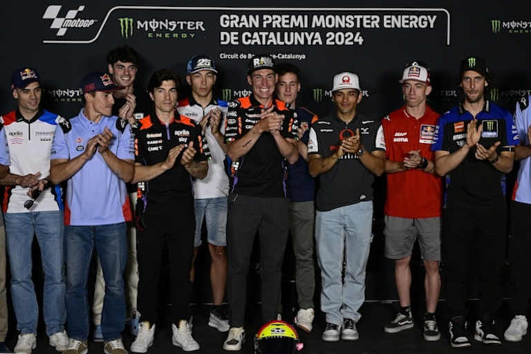 Etliche GP-Fahrer aller Klassen folgten der bewegenden Bekanntmachung