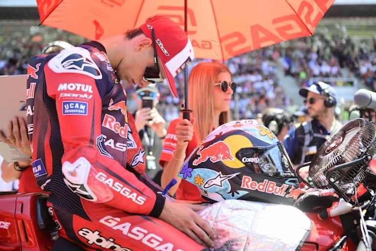 Volle Konzentration vor dem Start für den GASGAS-Star