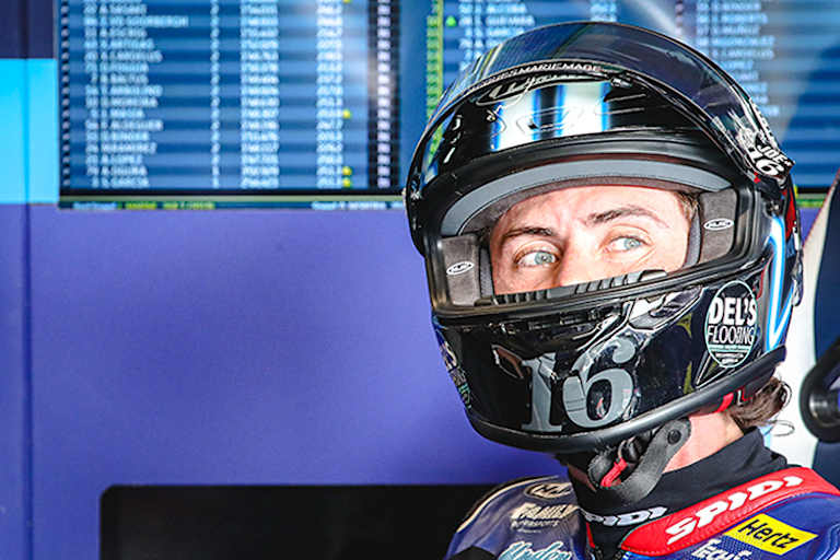 Joe Roberts fällt mit einem Schlüsselbeinbruch in Assen aus