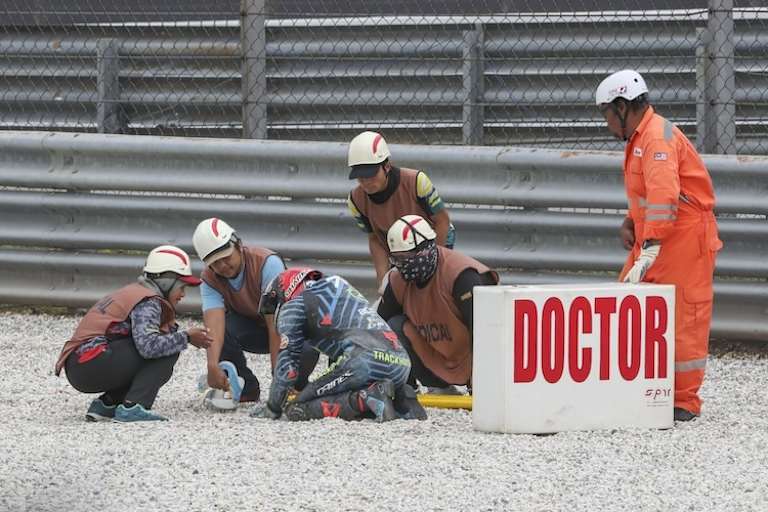 Am Boden: Der verletzte Raul Fernandez