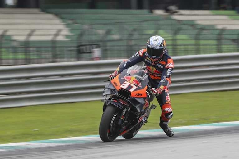 Pedro Acosta zwingt die RC16 in die nächste Kurve