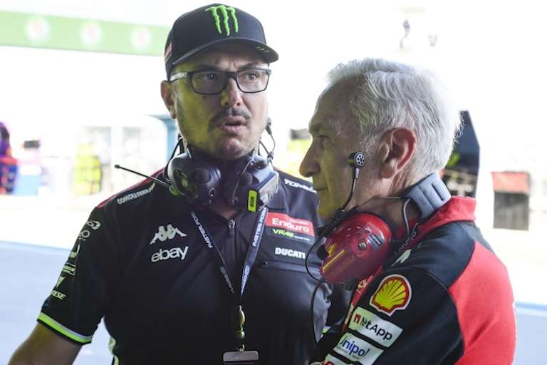 Alessio «Uccio» Salucci im Gespräch mit Davide Tardozzi von Ducati