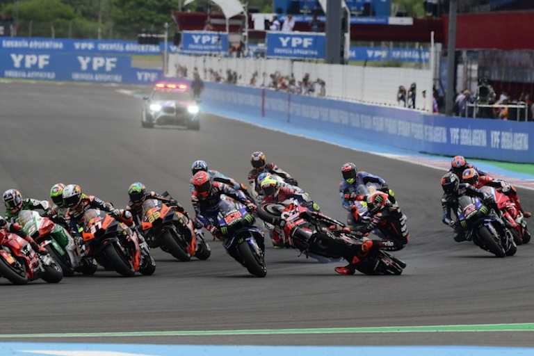 Pech: Nach Rammstoß durch Marco Bezzecchi fuhr Quartararo dem Feld hinterher