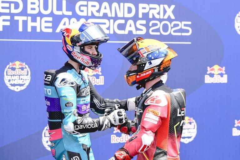 Joel Kelso (3.) gratuliert Rookie Max Quiles zu Platz 2 im Q2