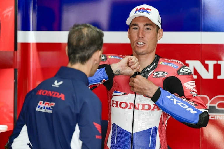 Alberto Puig mit dem für 2025 frisch bei Honda angedockten Espargaro