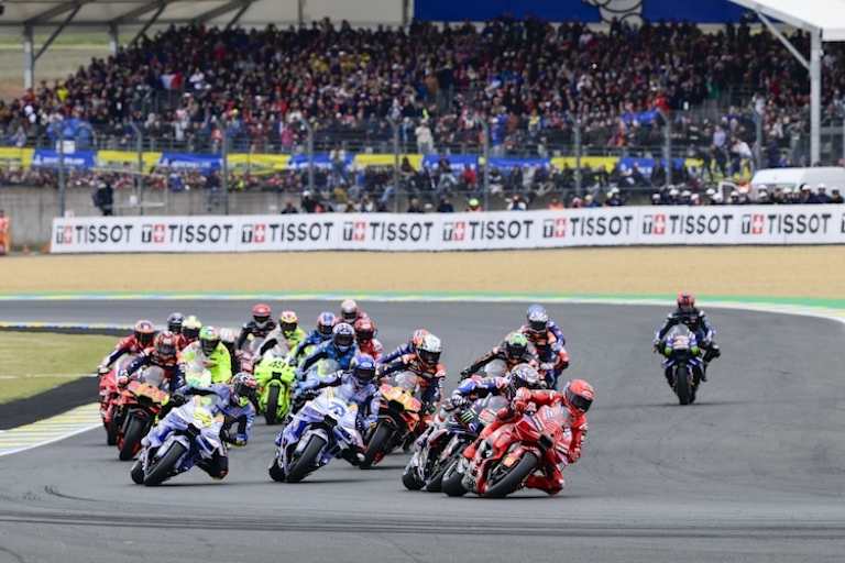 Marc Marquez führt das Chaos-Rennen in Runde 1 an – und wurde Zweiter