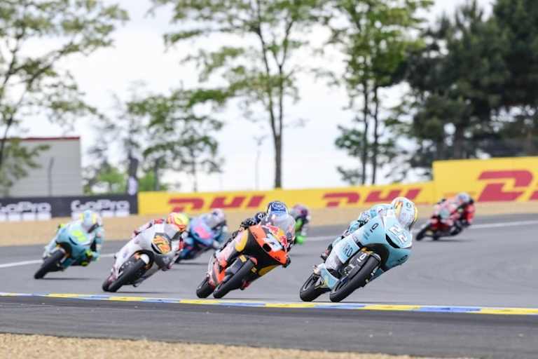 Moto3: 26 junge Piloten kämpfen auf hochentwickelten Einzylinder-Prototypen von KTM oder Honda
