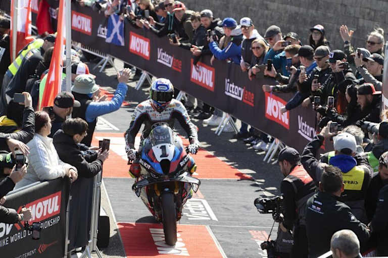 Toprak Razgatlioglu gewann den ersten Superbike-Lauf in Most
