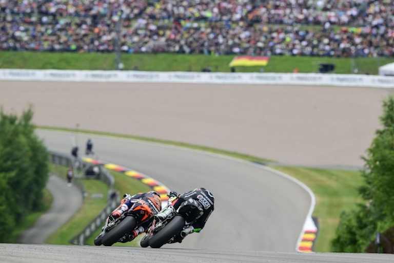 Baltus hinter Öncü: Vorbereitung auf das entscheidende Manöver in Kurve 12