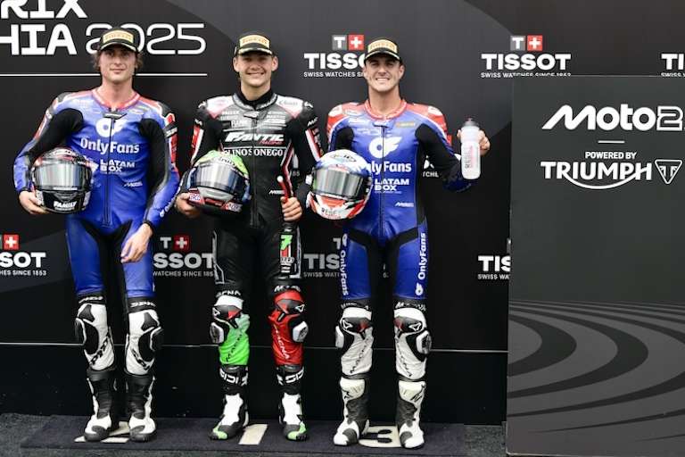 Startreihe 1 in Brünn: Pole-Mann Barry Baltus (M.) mit Joe Roberts (l.) und Marcos Ramirez