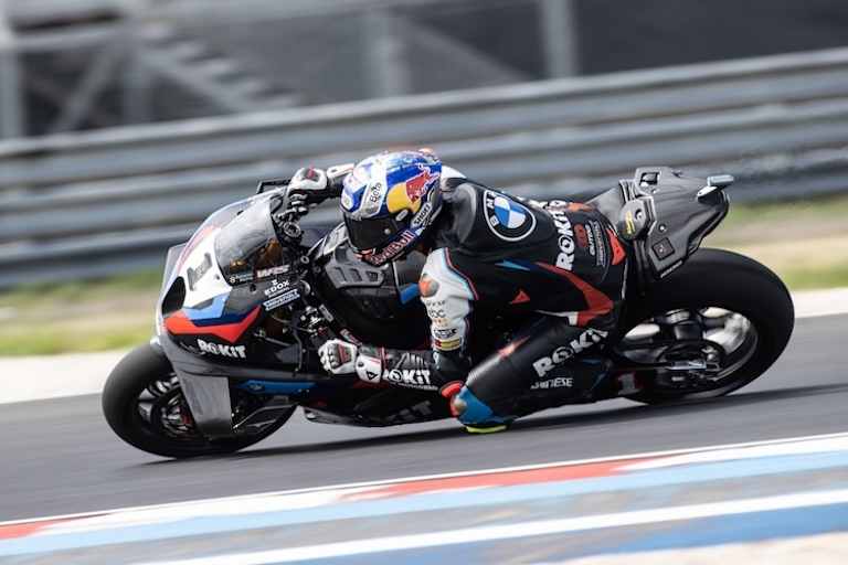 Toprak Razgatlioglu verbremste sich einige Male