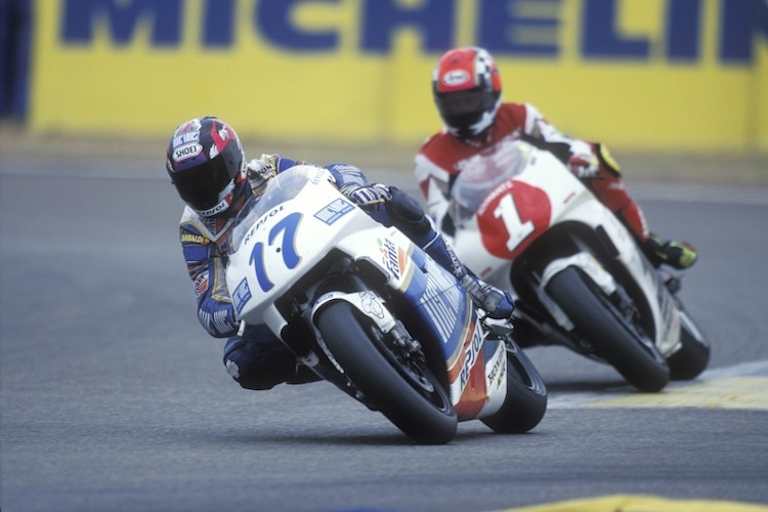 1994: Puig auf Honda NSR 500 vor Weltmeister und Suzuki-Held Kevin Schwantz
