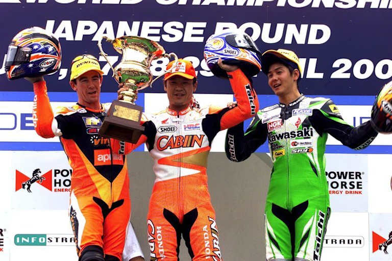 Das Podium in Sugo 2001: Troy Corser, Makoto Tamada und Hitoyasu Izutsu (v.l.)