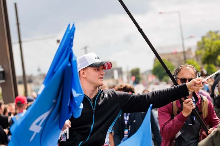 Mick Schumachers Premiere in Le Mans endete vorzeitig, dennoch fällt seine Bilanz positiv aus
