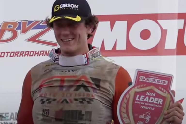 Nico Greutmann übernahm in Tensfeld das Red Plate des Meisterschaftsführenden