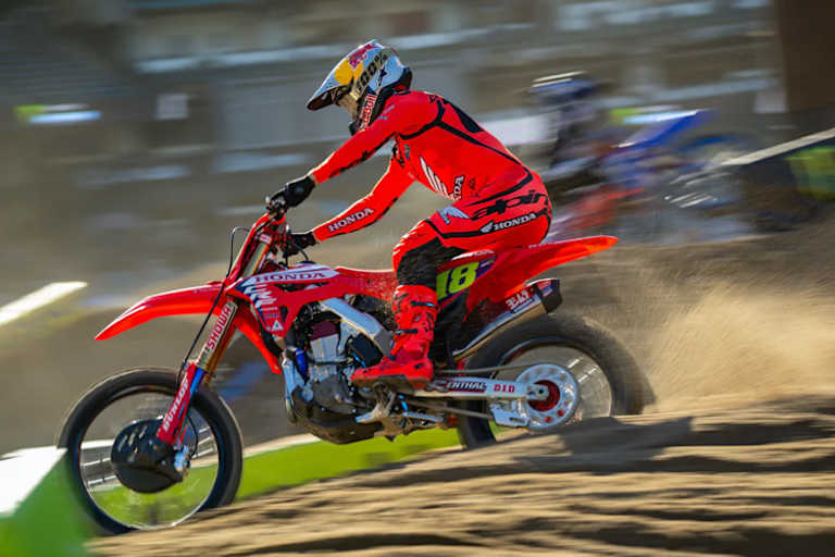 Jett Lawrence gewann den Saisonauftakt in Anaheim