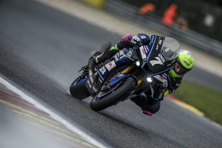 Marvin Fritz auf der nassen Strecke von Spa