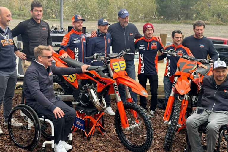 Prominenter Besuch auf der Rennstrecke von Castelloli