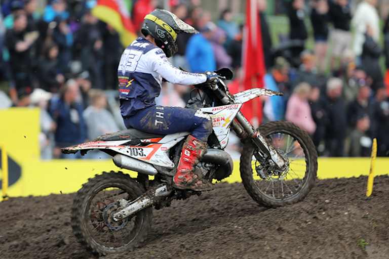 Hier kann man die Auspuffbirne des Zweitakters deutlich erkennen