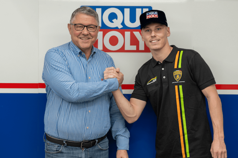 Luca Engstler und Liqui Moly-Marketingleiter Peter Baumann