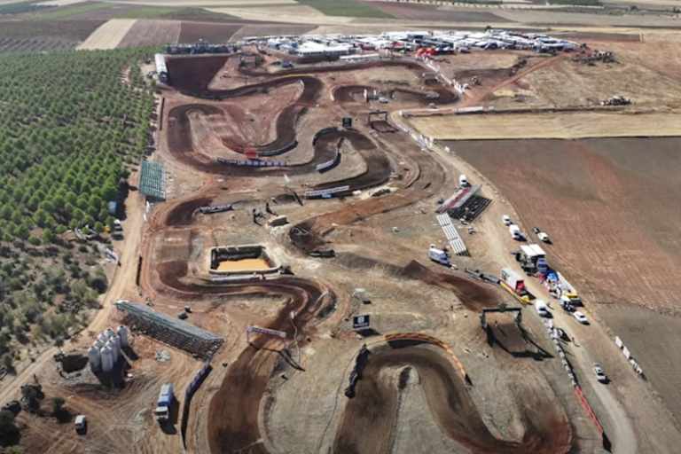 Luftaufnahme von der Strecke in Cozar