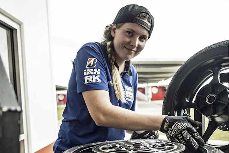 In der Werkstatt und auf den Rennen dabei