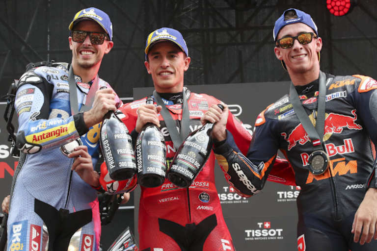 Marc Marquez (Mitte) gewann im 13. Sprint der Saison zum 12. Mal