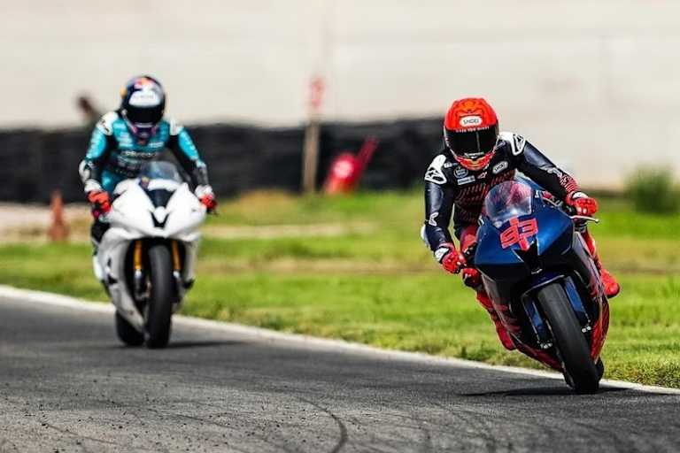 Marc Márquez als Riding Coach für Moto3-Ass David Alonso