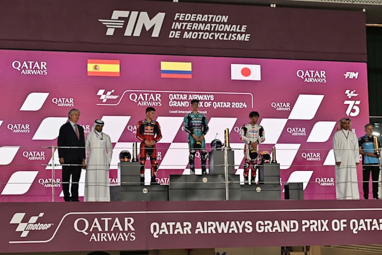 Das erste Podest: Alonso vor Holgado und Furosato.