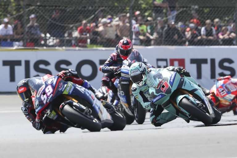 Rennen 1 in Le Mans: Stürze und enge Kämpfe