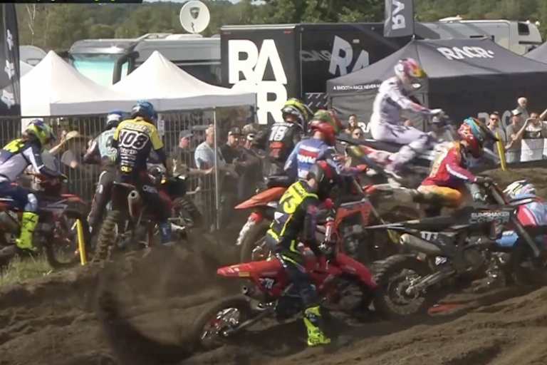 Nach dem Start kam es zu einem Massencrash