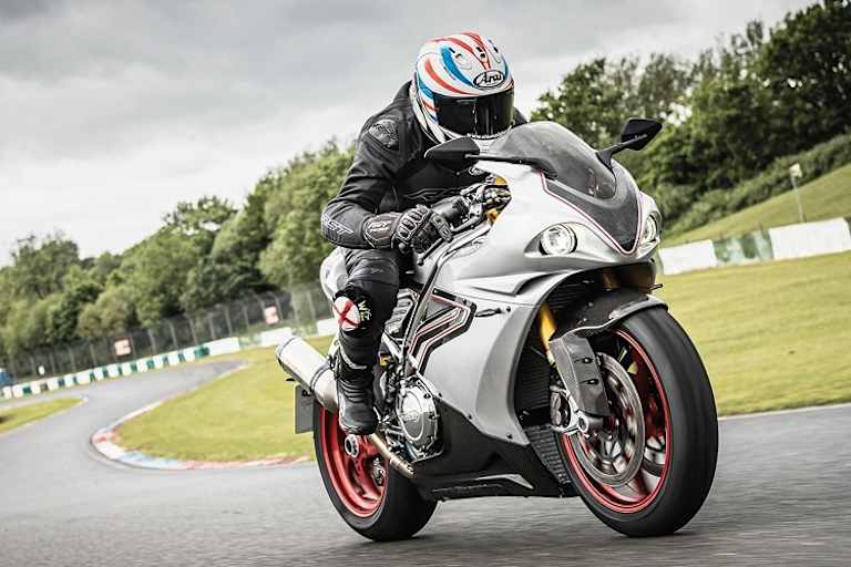 Norton V4SV: TVS musste den 1200er V4 umfassend nachbessern, um akzeptable Zuverlässigkeit zu erreichen